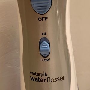 Rechargeable water pik